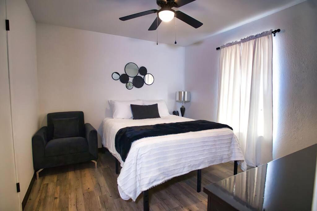 Chic & Cozy 2 Bedroom - 1 Bathroom - Rated Best Eagle Pass Exterior photo