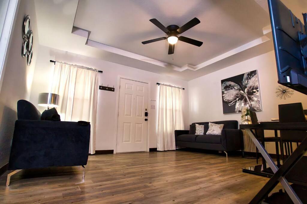 Chic & Cozy 2 Bedroom - 1 Bathroom - Rated Best Eagle Pass Exterior photo