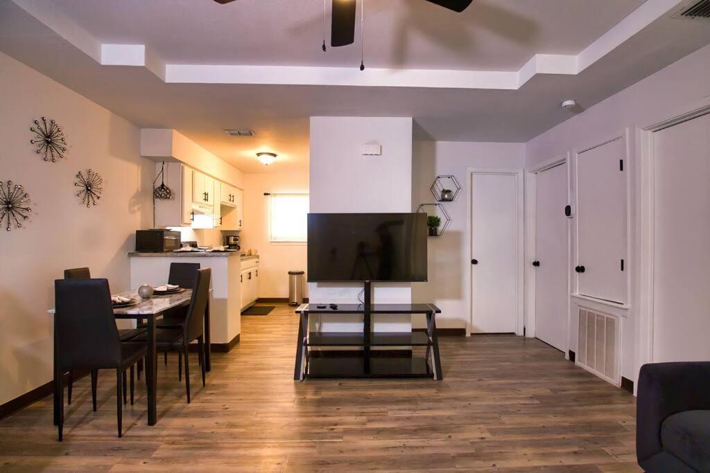 Chic & Cozy 2 Bedroom - 1 Bathroom - Rated Best Eagle Pass Exterior photo