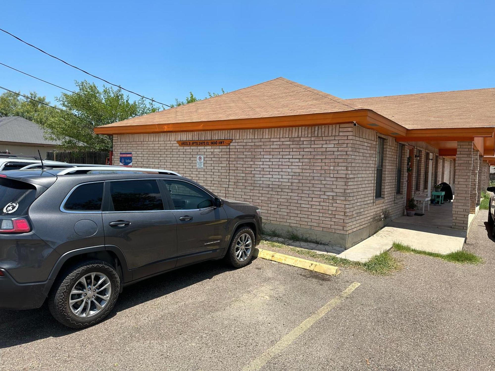 Chic & Cozy 2 Bedroom - 1 Bathroom - Rated Best Eagle Pass Exterior photo