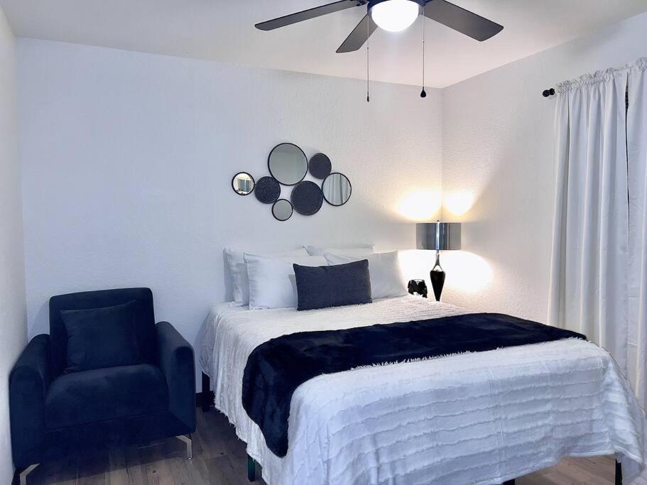 Chic & Cozy 2 Bedroom - 1 Bathroom - Rated Best Eagle Pass Exterior photo
