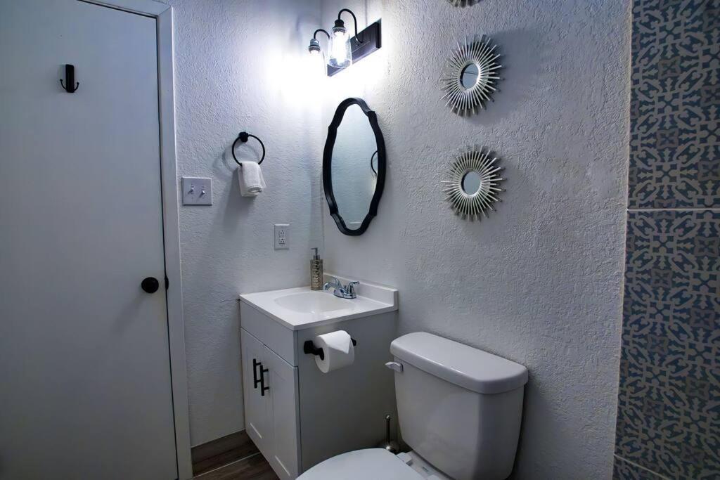 Chic & Cozy 2 Bedroom - 1 Bathroom - Rated Best Eagle Pass Exterior photo