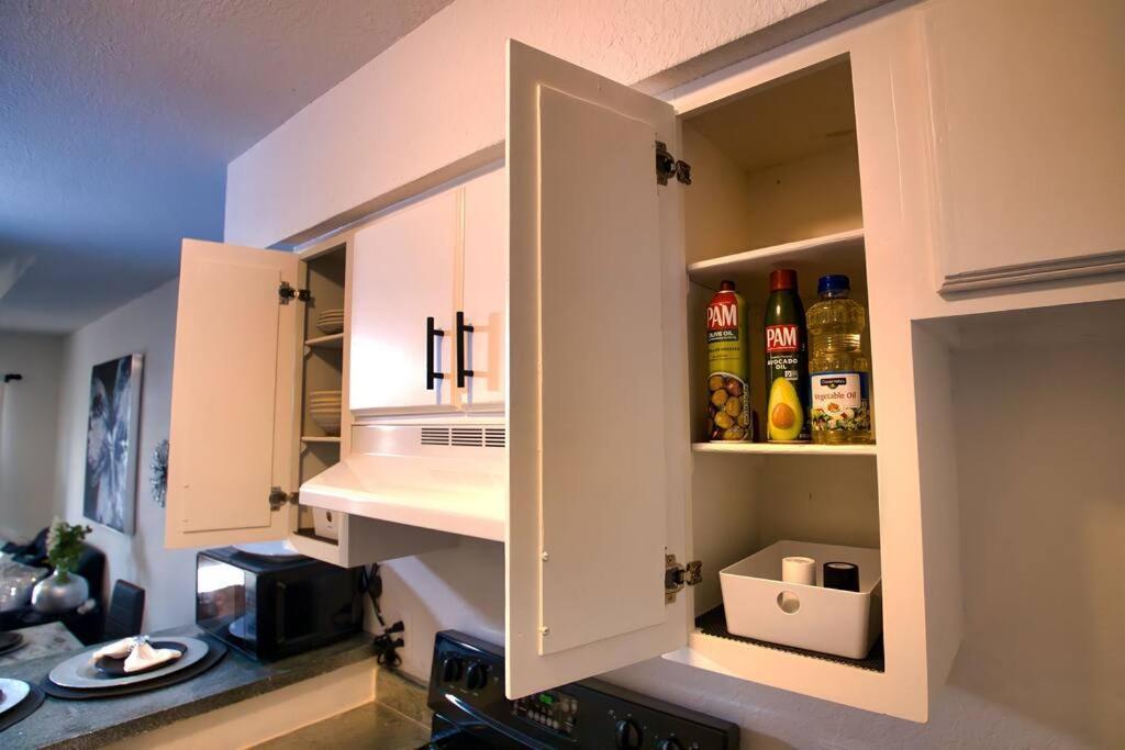 Chic & Cozy 2 Bedroom - 1 Bathroom - Rated Best Eagle Pass Exterior photo